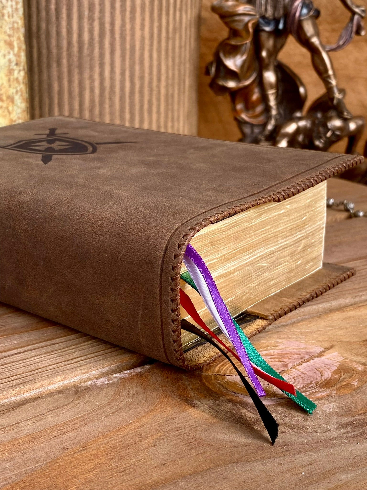 Combat Whipstitch Leather Angelus Press 1962 Daily Missal Cover