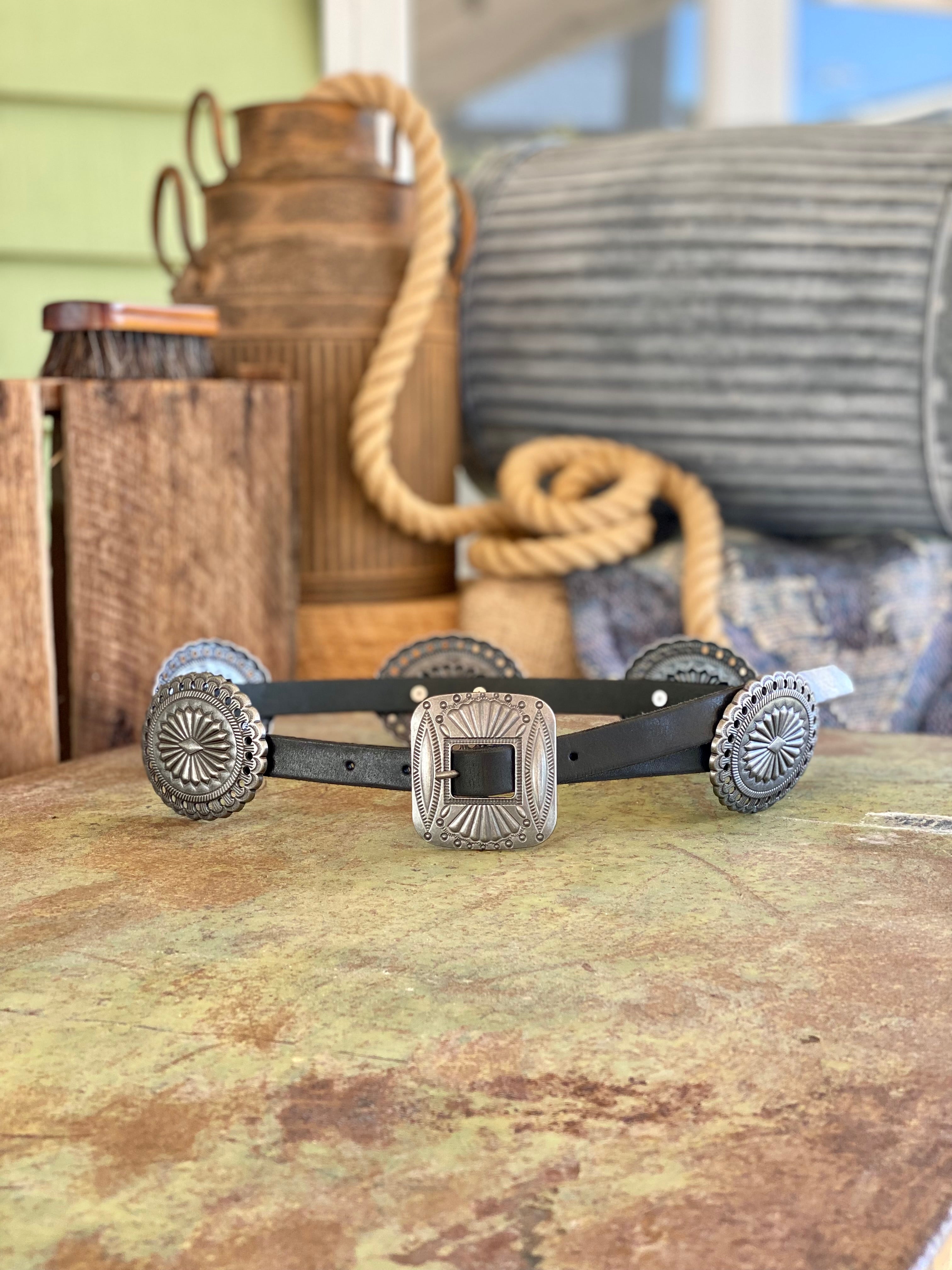Scalloped Oval Concho Belt