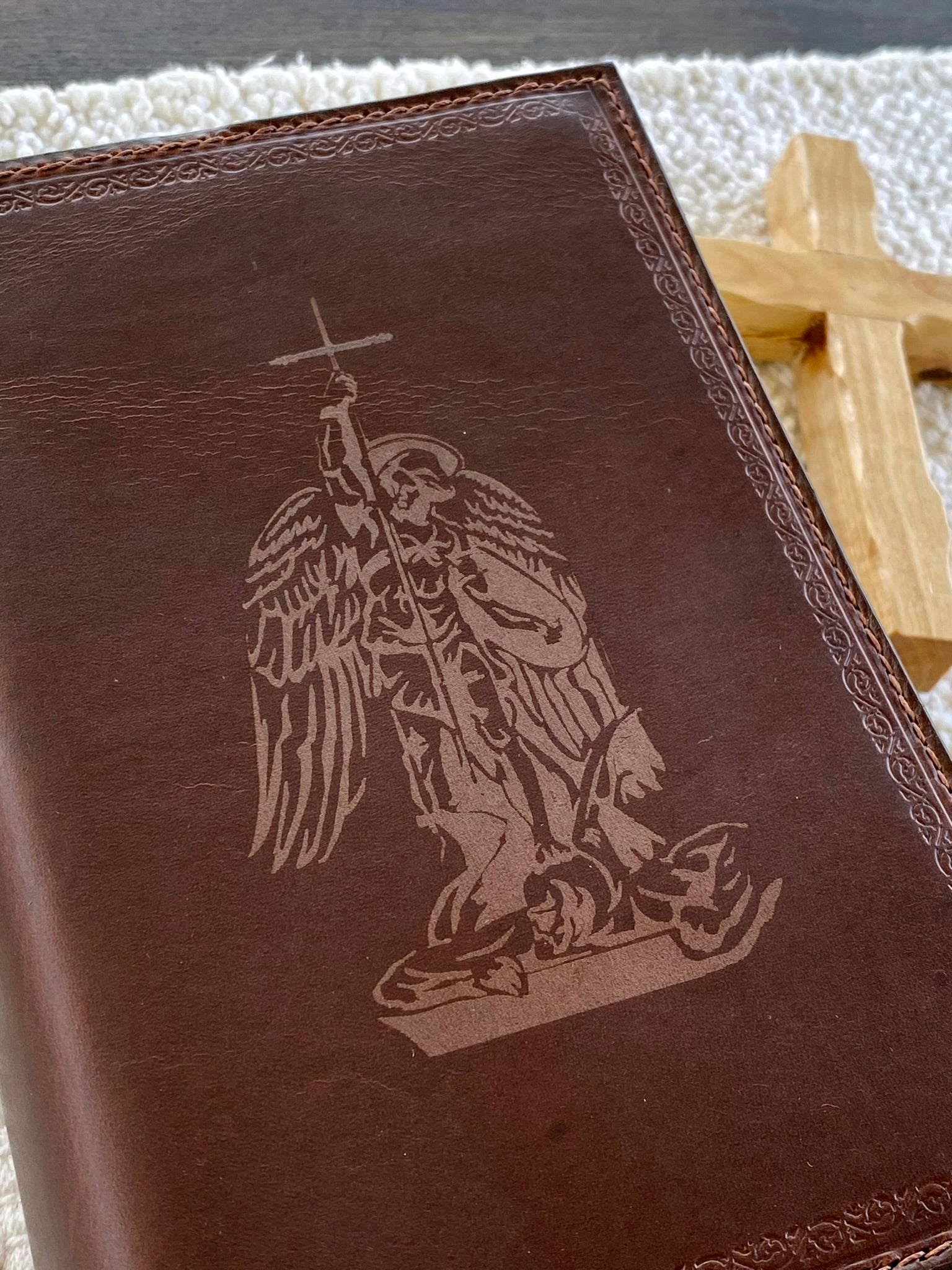Medium Brown Leather Angelus Press 1962 Daily Missal Cover