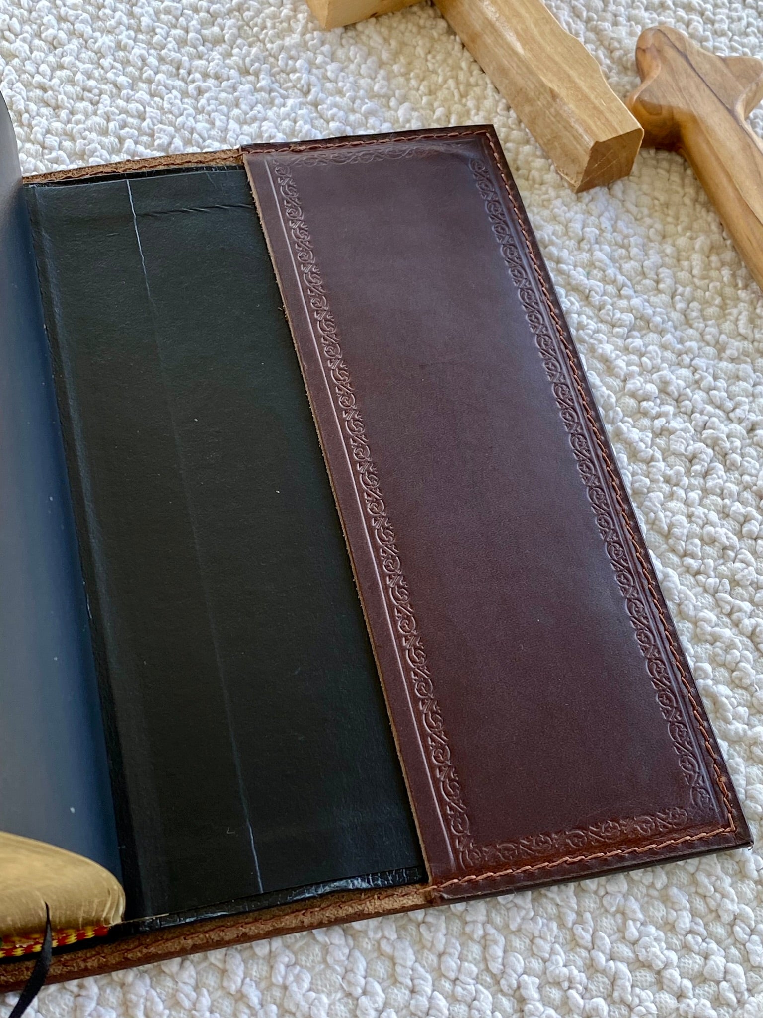 Medium Brown Leather Angelus Press 1962 Daily Missal Cover